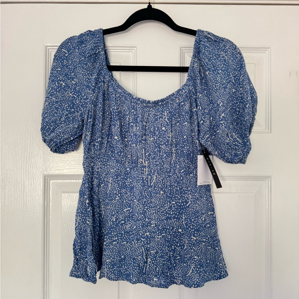 NWT O'Neill Blue and White Textured Top